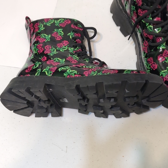 Betsey Johnson Black Johnny Tin Can Rose Combat Boots 3" Heels Size 10 - Picture 3 of 9